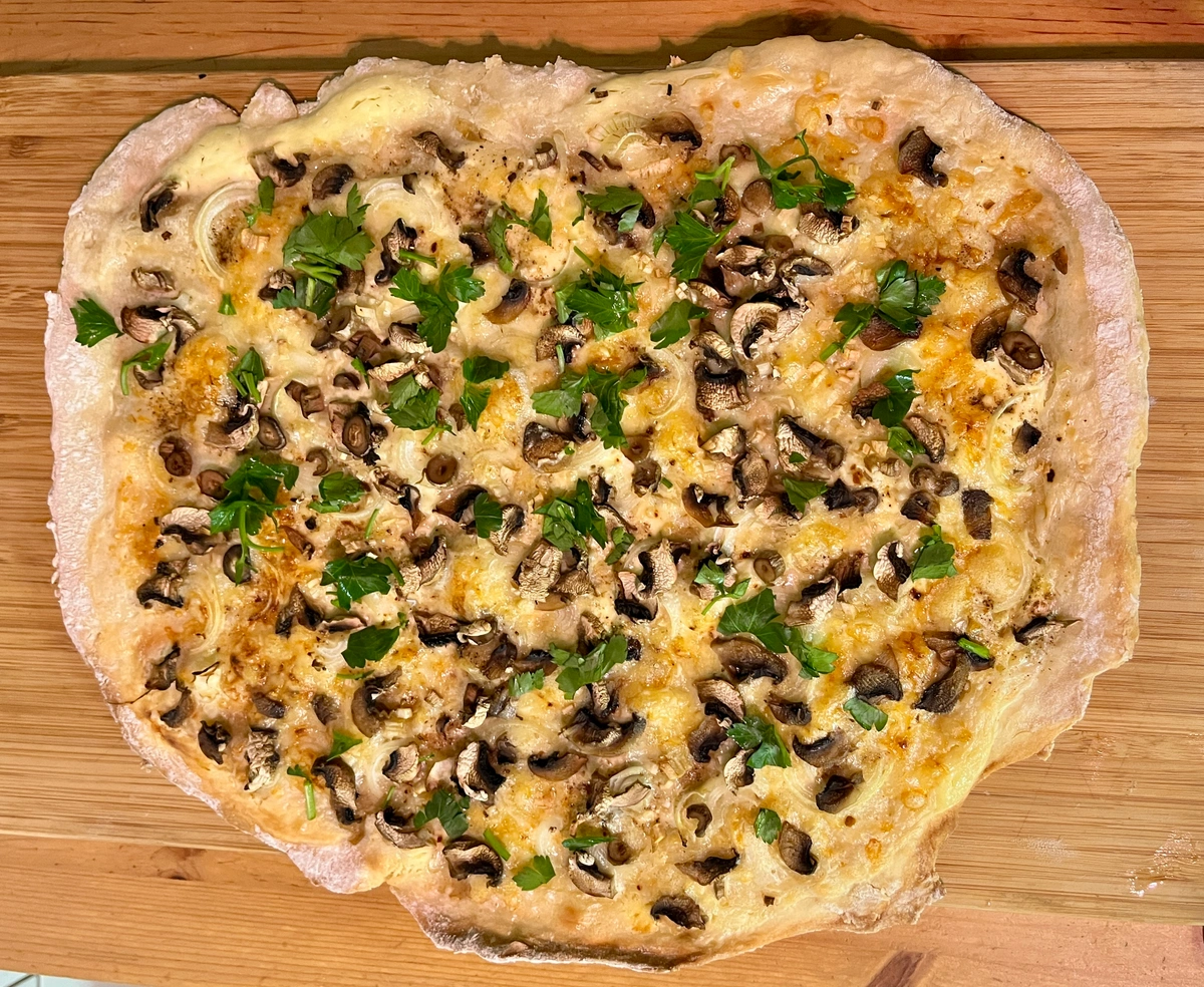 Flammkuchen mit Pilzen
