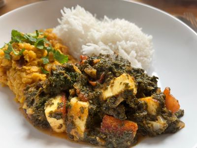 Palak Paneer: Curry mit Spinat und indischem Käse