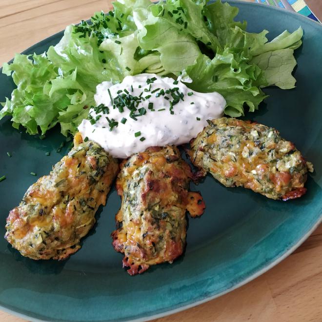 Zucchini-Käse-Röllchen vom Blech